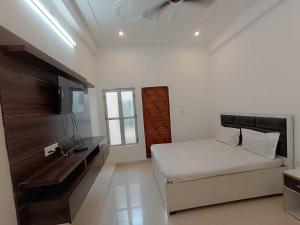 Hotel O Home Kanak Hotel & Resort Homestay
