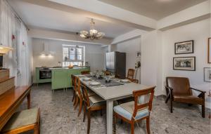 Amazing Home In Mundanije 