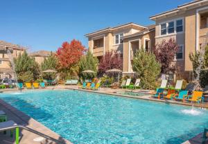 New Cozy & Stylish 1BR with Heated Pool Relaxing Spa & Sauna