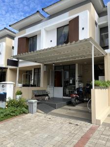 Kostaycation Front Of Kampus Esa Unggul Tangerang