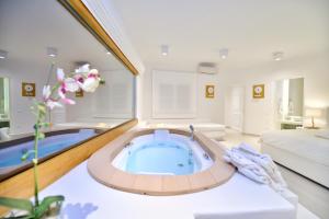 Villa Amalia with private Pool (Five-Bedroom Villa)