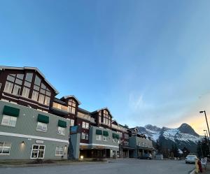 Canmore Mountain View Escape