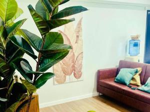 Walk to Abreeza Mall, High Floor, 1 Bedroom, Balcony with View, Parking, WiFi, Netflix, Kitchen, Washer - T1-2518