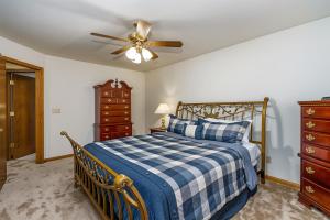 Miners Claim - Home with 2 Decks & Pool