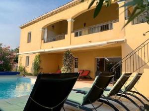 Beautiful Villa in Vidauban with seasonal Pool