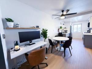 Fully Renovated Beachfront Surf House Oceanside