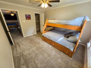 Luxurious Tomball Getaway