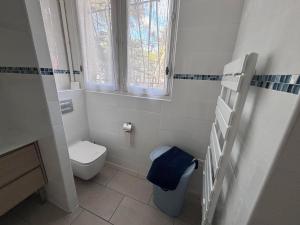 Maisons de vacances Maison renovee 3 chambres pres de l-ocean avec jardin ferme et WiFi - FR-1-194-290 : photos des chambres