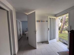 Maisons de vacances Maison renovee 3 chambres pres de l-ocean avec jardin ferme et WiFi - FR-1-194-290 : photos des chambres