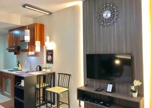 Ronzels Place- Studio unit at Horizons 101 Condominium