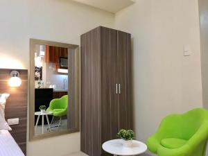Ronzels Place- Studio unit at Horizons 101 Condominium