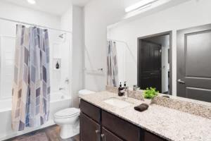 Luxurious King 3 Bedroom Suite in North Raleigh