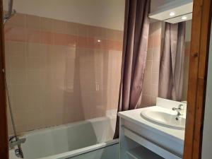 Appartement 2 chambres, 6 personnes, au pied des pistes - FR-1-807-132