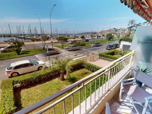 Spacieux 2P rénové face mer avec terrasse et garage - FR-1-196-381