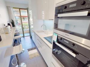 Spacieux 2P rénové face mer avec terrasse et garage - FR-1-196-381