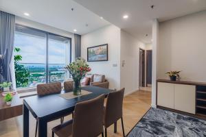 2 Bedroom River View Lumiere Riverside