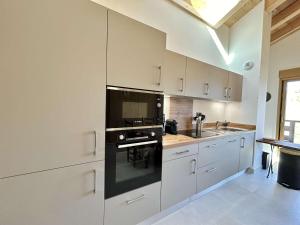 Appartement 3 Pièces, 4-6 Couchages, Vue Montagne, Parking Privé - FR-1-597-192