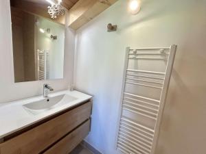 Appartement 3 Pièces, 4-6 Couchages, Vue Montagne, Parking Privé - FR-1-597-192