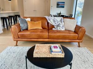 Modern & Bright Hillside Home - Walk To Town!