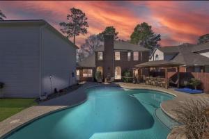 Luxurious Tomball Getaway