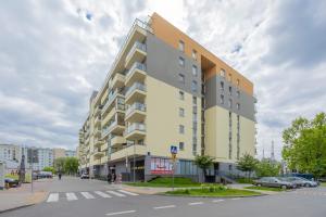 Cozy Apartment in Warsaws Praga District with Parking by Noclegi Renters