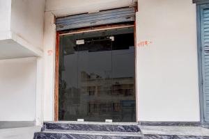 Super Townhouse Lahartara Railway Bridge Near Bus Stop