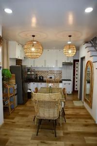 Cityview Home with Outdoor Jacuzzi