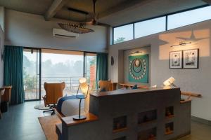 Outpost 12, A Sinali Experience, Kanha