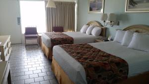 Queen Room with Two Queen Beds with Ocean View room in Vancouver Motel