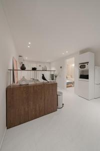 203 Apgujeong 2nd, 1-Bed Room 1 Bath 2 single beds