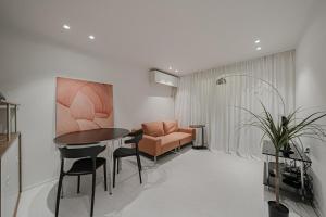 203 Apgujeong 2nd, 1-Bed Room 1 Bath 2 single beds