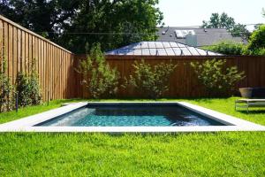 Skyview Stays I Party Lawns I Adjacent The Good Club I 1km Sukhna lake,Rock Garden & High Court I