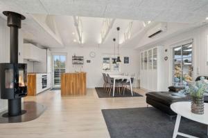 Super Cozy Holiday Home In Nordic Style In Høll