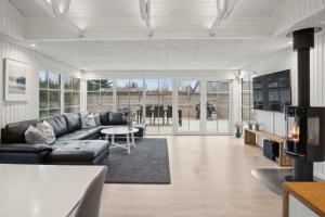 Super Cozy Holiday Home In Nordic Style In Høll