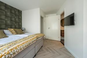 New xl prestige home with balconies