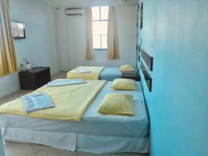 OYO 90576 Holiday Dive Inn