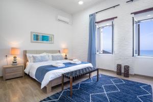 Waves - Seaside Escape