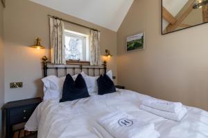 Country Cottage with Hot Tub - pre-heated for your arrival