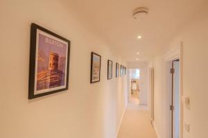 Top Floor - Pavilion View Apartment