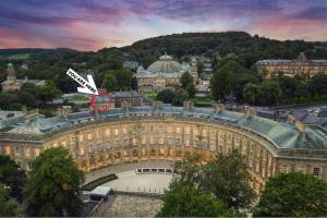 Top Floor - Pavilion View Apartment