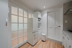 201 Apgujeong 2nd, Studio 1 Bath Queen Bed