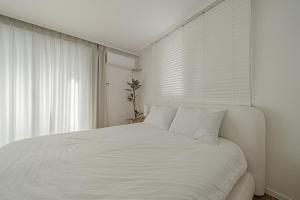 201 Apgujeong 2nd, Studio 1 Bath Queen Bed