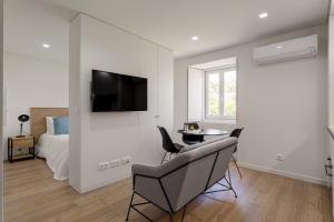 Charm Studio – Lisbon Getaway