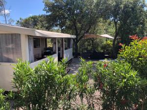 Mobile-home aux Cigales Le Muy 4-6 Personnes,Exterieur XXL pergola ,veranda salon jardin