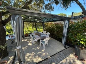 Campings Mobile-home aux Cigales Le Muy 4-6 Personnes,Exterieur XXL pergola ,veranda salon jardin : photos des chambres