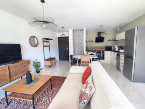 Les jardins de Piale "Le PIALI"- bel appartement neuf, cosy en rez-de-jardin sur les hauteurs de Bonifacio