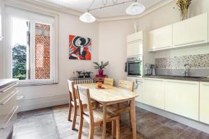 Spacious 3 bedrooms apartement 135 m & privative parking