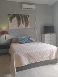 One-bedroom beach apartment, aircon,pool,WIFI