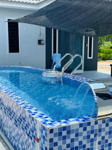 Che Puan Homestay Baling - 2 unit house with kids pool