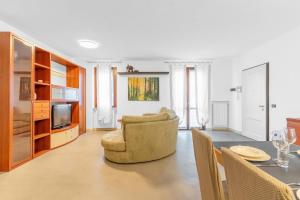 Residenza degli Ulivi, Green House with Pool at Sassabanek